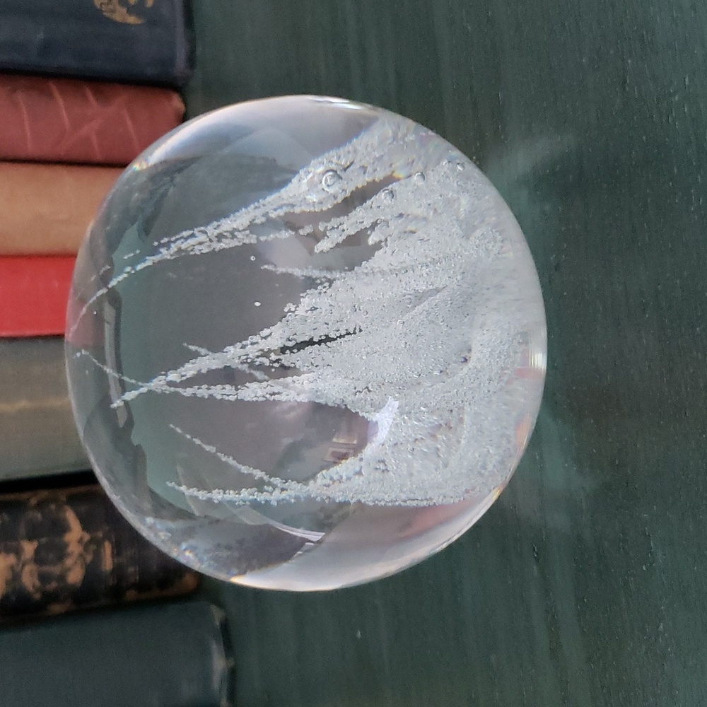 🤍 KOSTA GLASS PAPERWEIGHT